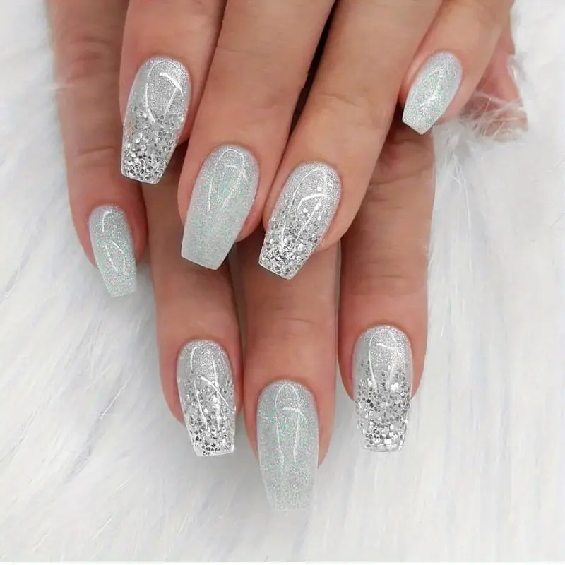 Création Ongles été 2024 - Ongles pailletés par Stacy Laplace